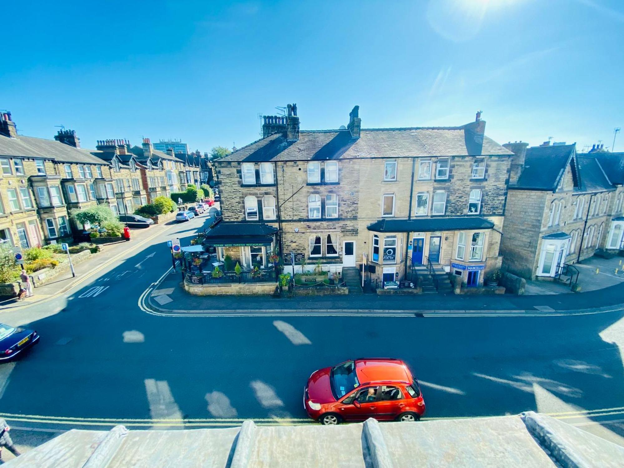 Views Over - 2bed Jade & Parking *