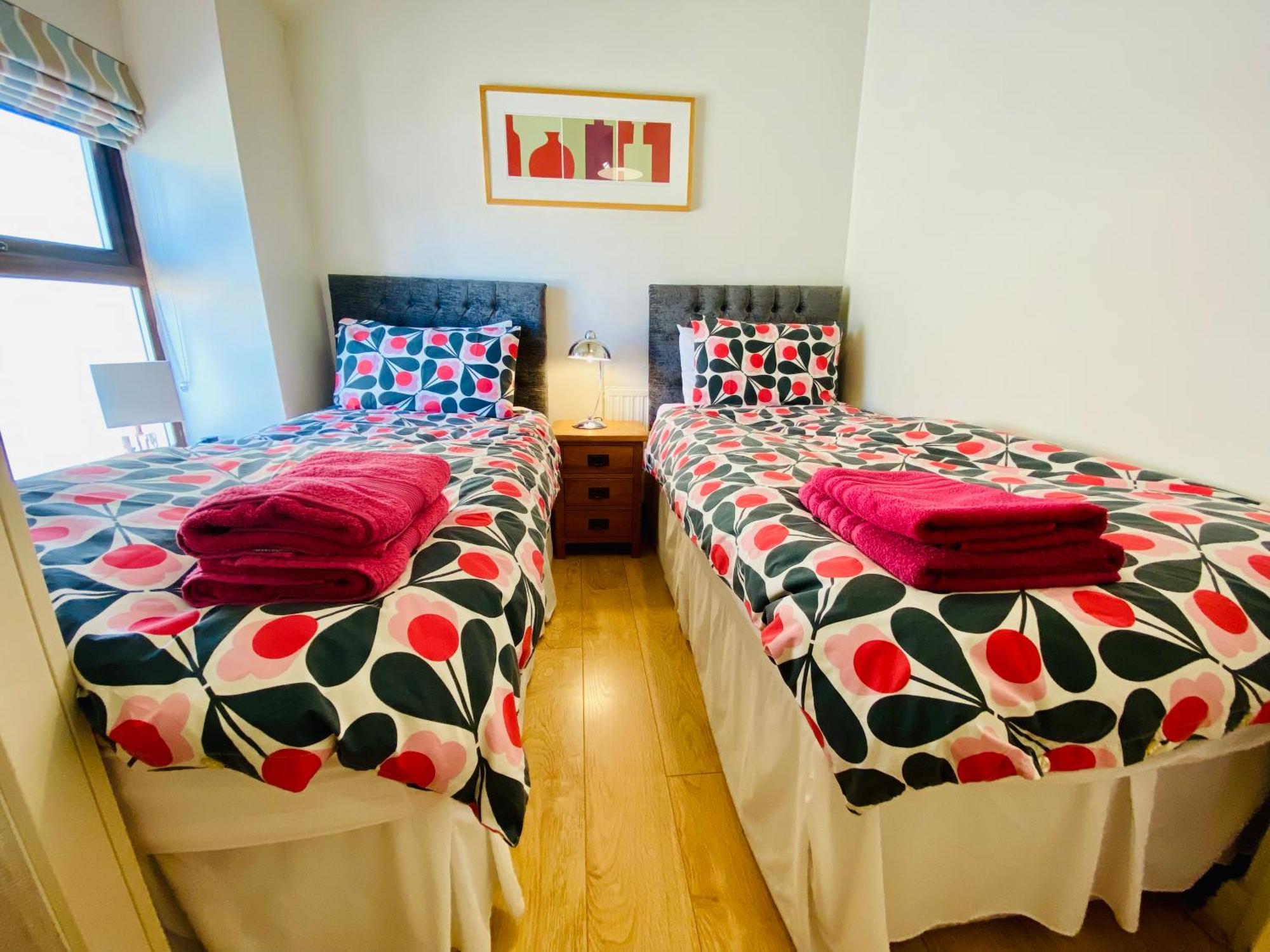 Views Over - 2bed Jade & Parking Harrogate