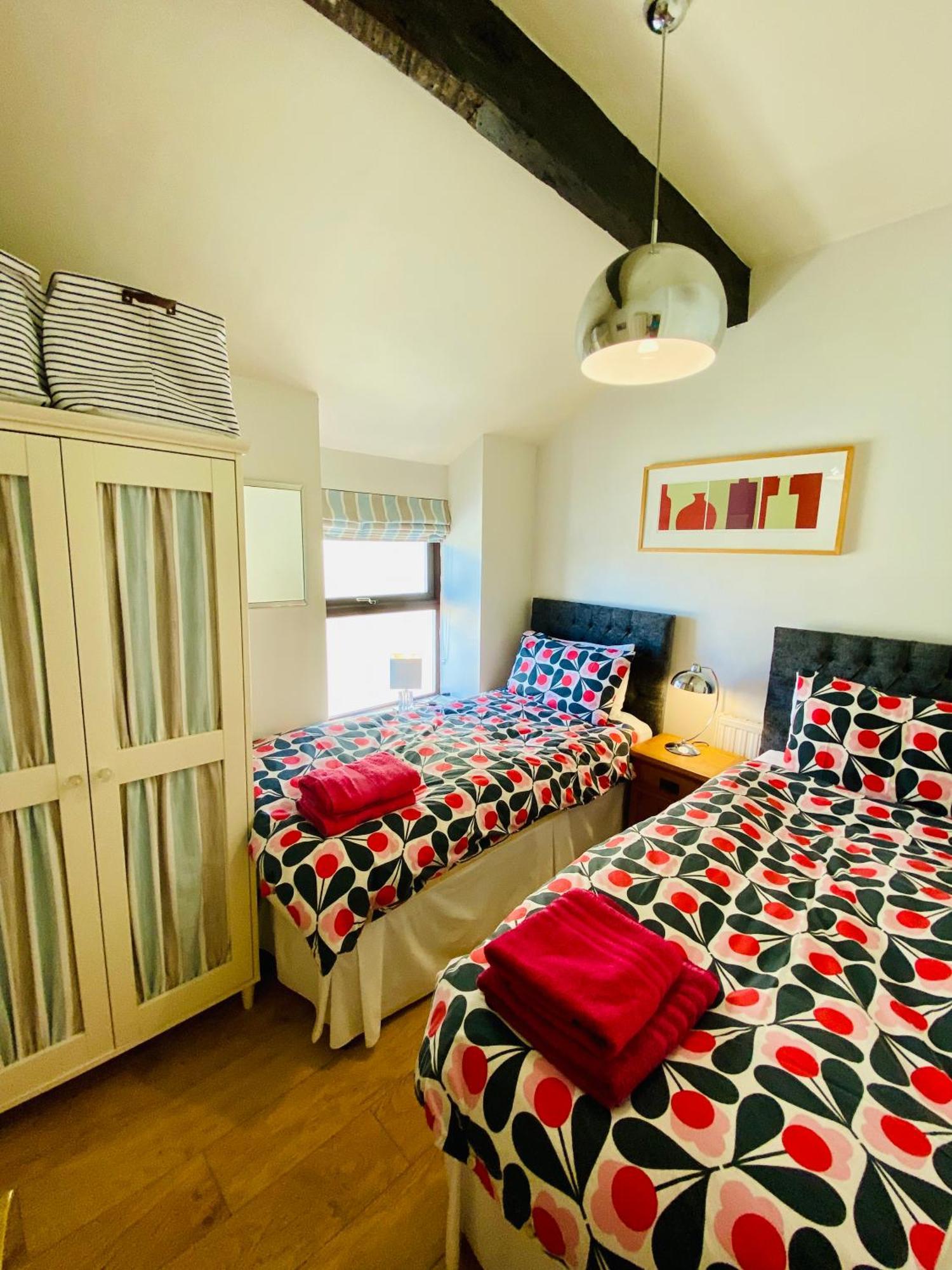 Views Over - 2bed Jade & Parking