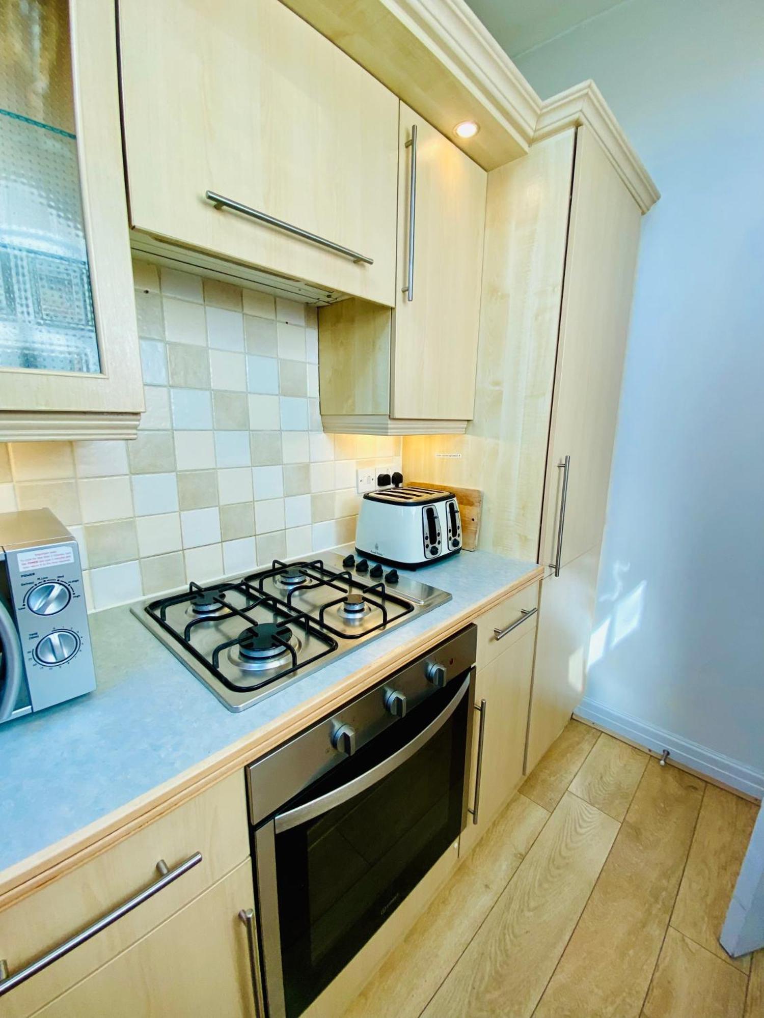 Views Over - 2bed Jade & Parking Apartment