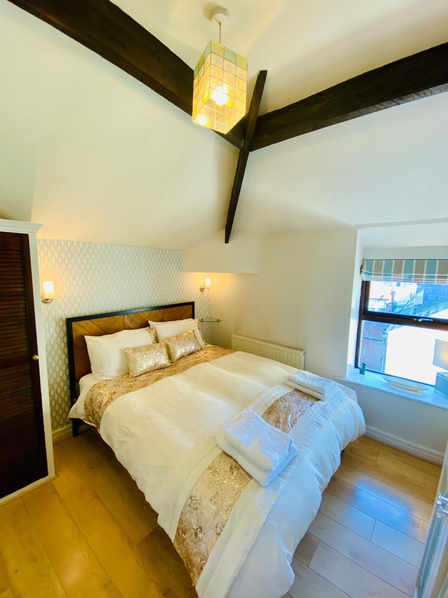 Views Over - 2bed Jade & Parking Harrogate