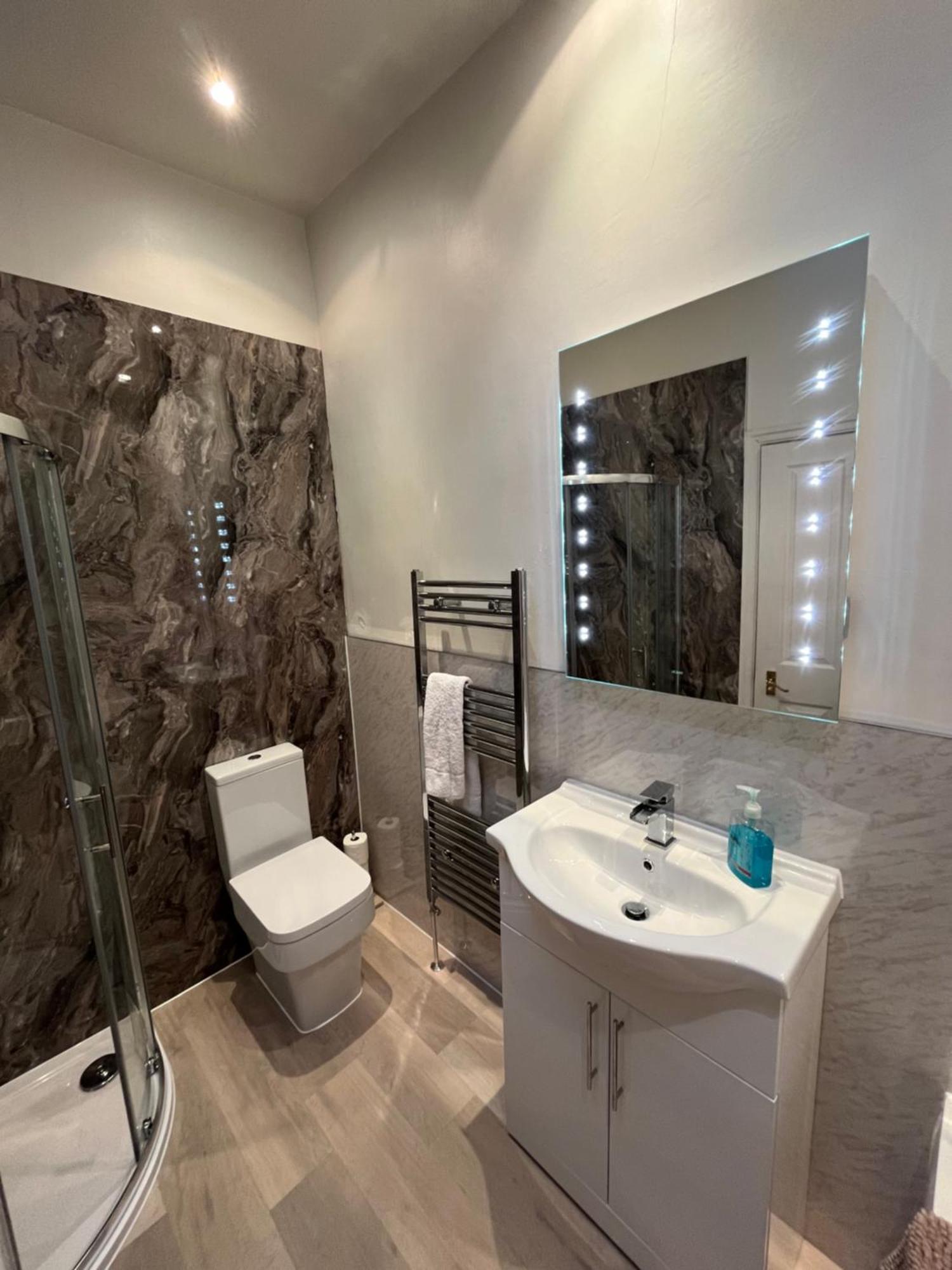 Apartment Views Over - 2bed Jade & Parking *